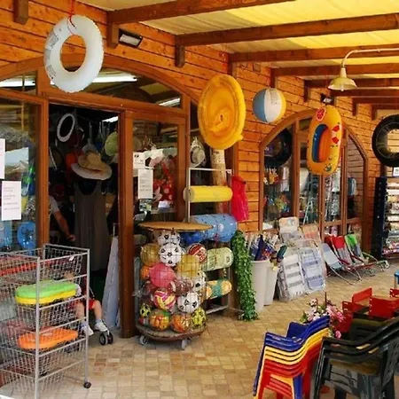 بيت للعطل In Mit Gemeinschaftlichem Pool Und Terrasse *