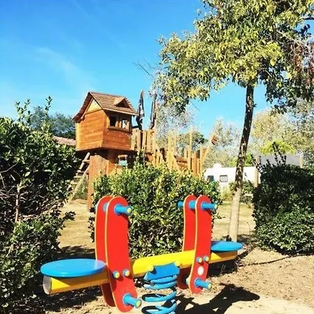 بيت للعطل In Mit Gemeinschaftlichem Pool Und Terrasse