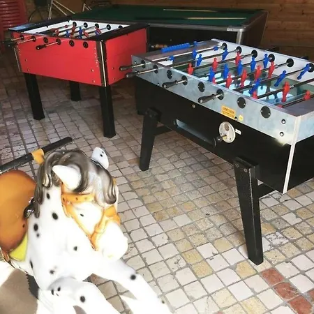 In Mit Gemeinschaftlichem Pool Und Terrasse بيت للعطل فياريجيو